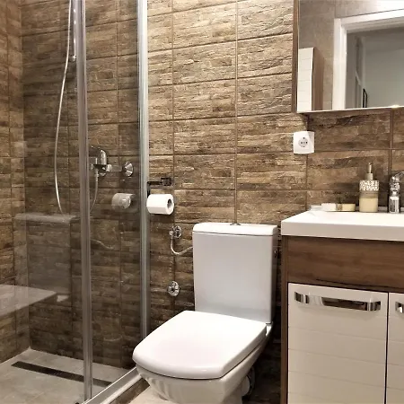 Arena West Apartman *